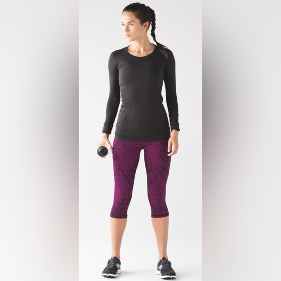 Lululemon Outrun Crop Paisley Purple Leggings - Picture 2 of 7